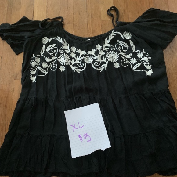 clothes - Picture 5 of 8